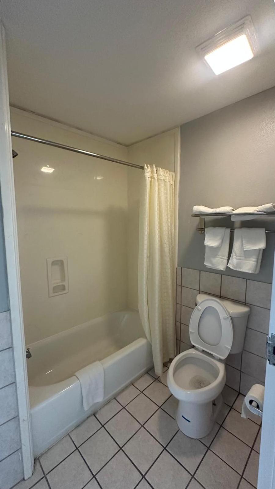 Executive Inn & Suites West Columbia Екстериор снимка